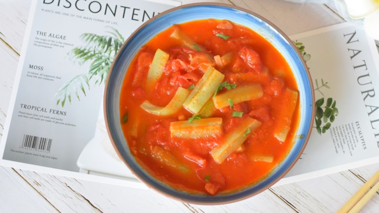番茄炒丝瓜,这道菜既可做下饭菜，也可作为汤类。