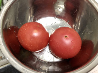 番茄炒丝瓜77一川红绿醉春时,番茄搓洗干净
