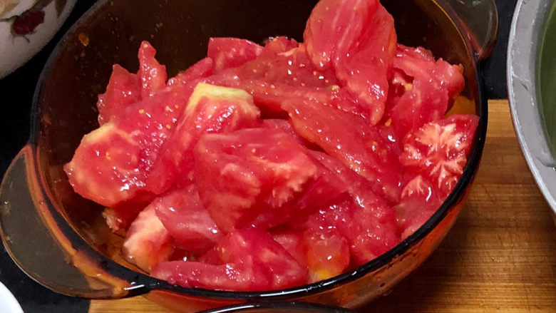 番茄炒丝瓜➕一川红绿醉春时,切小块