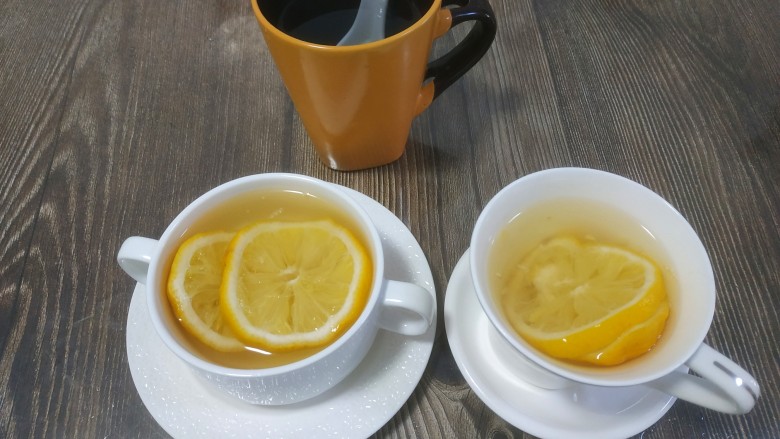 柠檬蜂蜜水,晾凉享用，冷藏口感更好