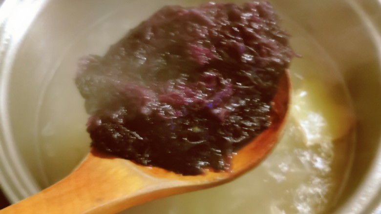 紫菜虾皮汤,放入紫菜