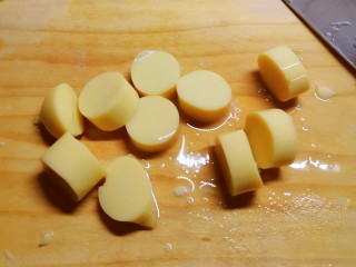 铁板日本豆腐,日本豆腐取出切厚片