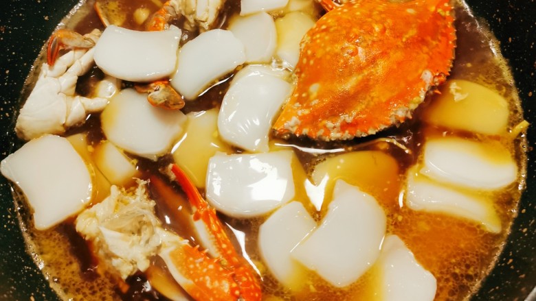 螃蟹炒年糕,煮制
