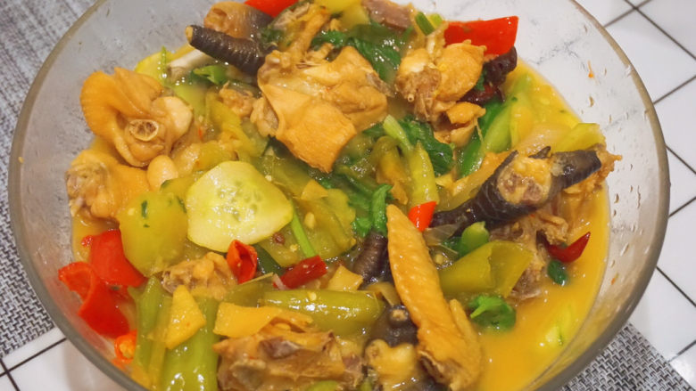 干锅焖鸡,一道色香味俱全的干锅焖鸡便可食用啦～