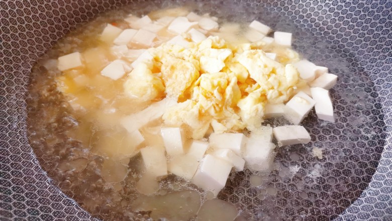 苋菜豆腐汤,加适量清水