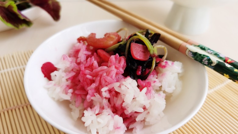 清炒苋菜,苋菜汁拌米饭，更加有食欲。