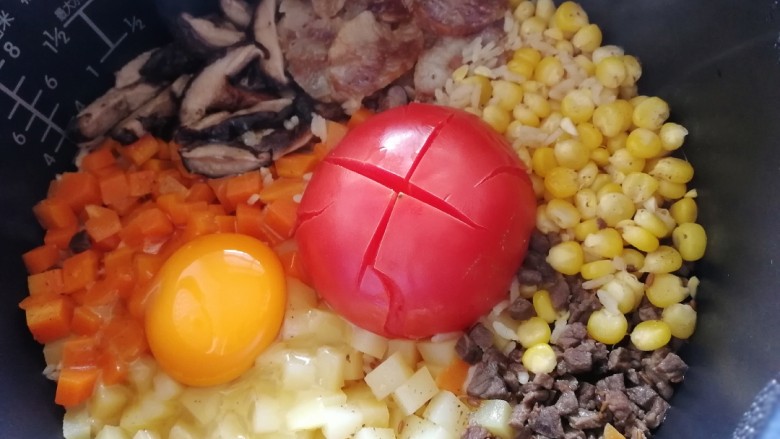 电饭煲番茄饭,饭好打入一个<a style='color:red;display:inline-block;' href='/shicai/ 9'>鸡蛋</a>。