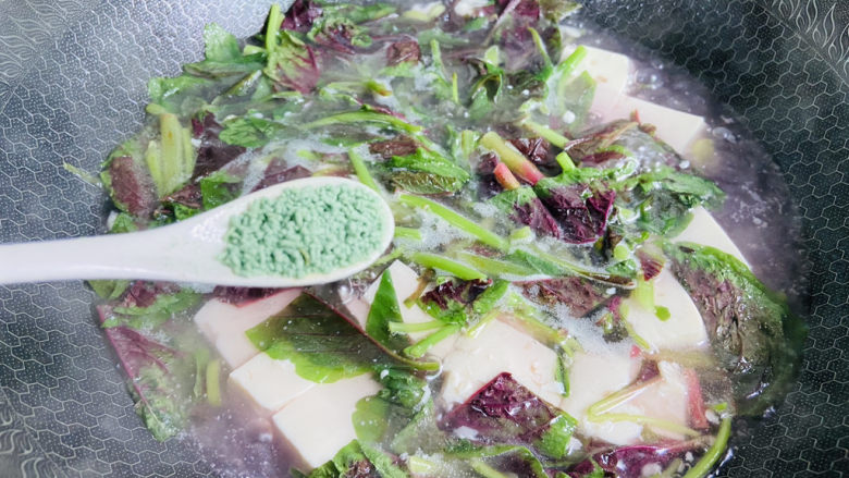 苋菜豆腐汤,加入适量蔬之鲜