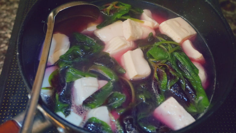 苋菜豆腐汤,小火煮1分钟即可出锅啦