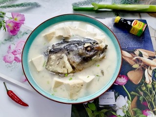 豆腐鱼头汤,拍上成品图，一道鲜美的豆腐鱼头汤就完成了。