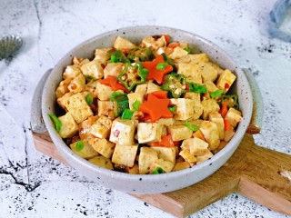 家常烧豆腐,简单快手小炒，营养均衡。