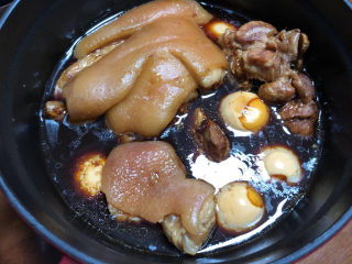 红烧素鸡,这个是之前烧的红烧蹄胖，肉吃完了