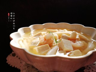 家常烧豆腐#豆腐虾仁白玉菇#,鲜美营养又健康，暖胃~