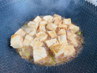 家常烧豆腐,中小火焖煮五分钟