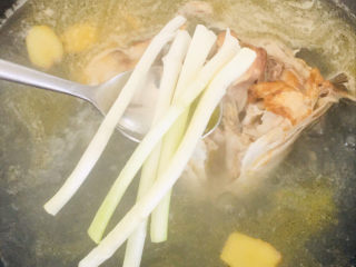 豆腐鱼头汤,加葱段～