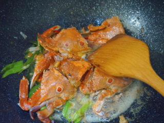 香辣螃蟹,下少许的盐