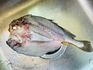 葱油黄鱼,处理干净的黄鱼