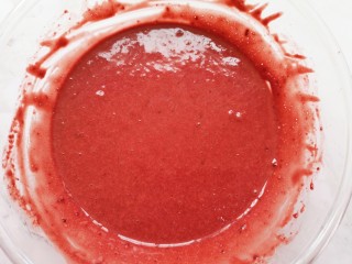 红丝绒水果裸蛋糕,搅动至无干粉无颗粒，食材完全融合，放在一边备用。