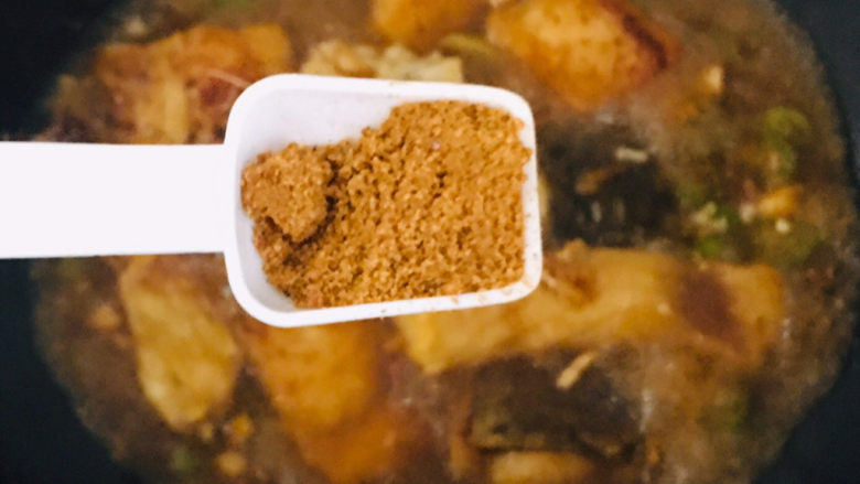 红烧草鱼,半勺南德～鱼刚刚腌制有放盐，煮的时候根据口味可以不用放盐了