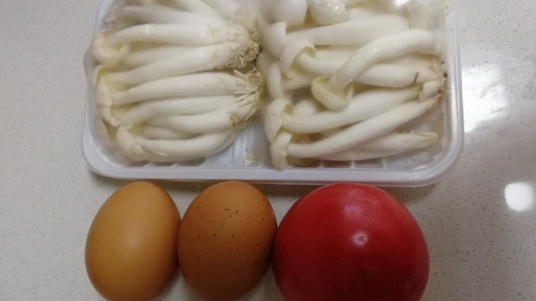 白玉菇鸡蛋汤,主要食材。