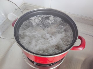 排骨冬瓜汤,大火烧开之后转小火，盖上锅盖煮30分钟