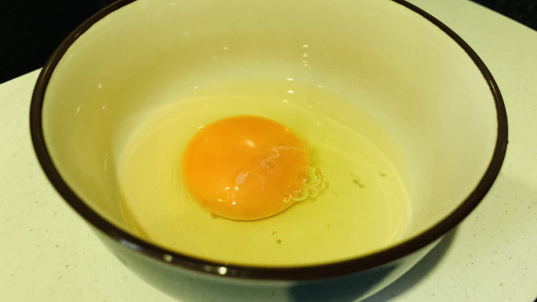 白玉菇鸡蛋汤,打碗里