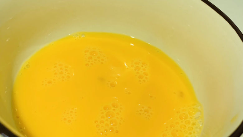 白玉菇鸡蛋汤,打散