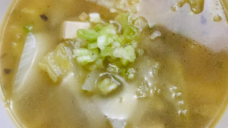 白菜炖豆腐,出锅，撒入葱花～
