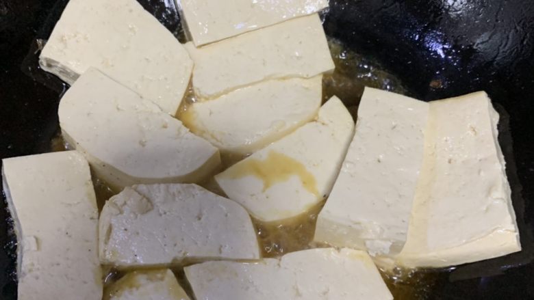 白菜炖豆腐,放油