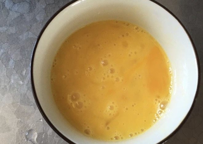 白玉菇鸡蛋汤,搅拌均匀