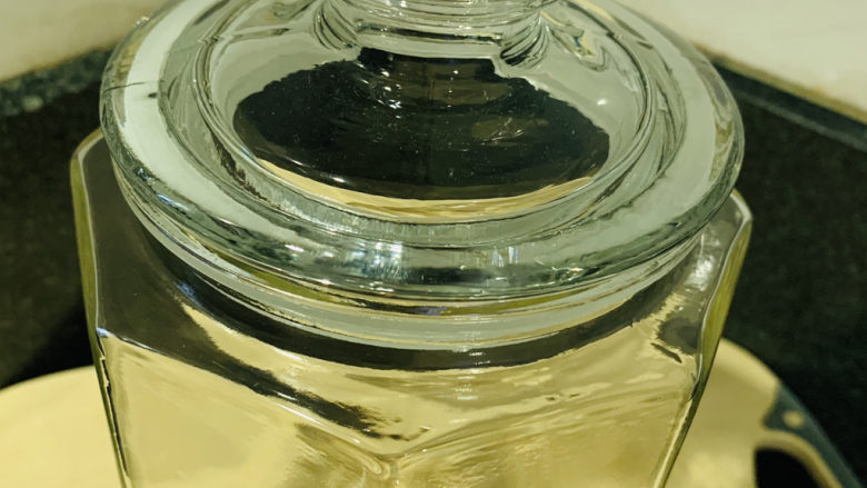 杨梅酒,一个玻璃罐，干净无水，无油，可密封