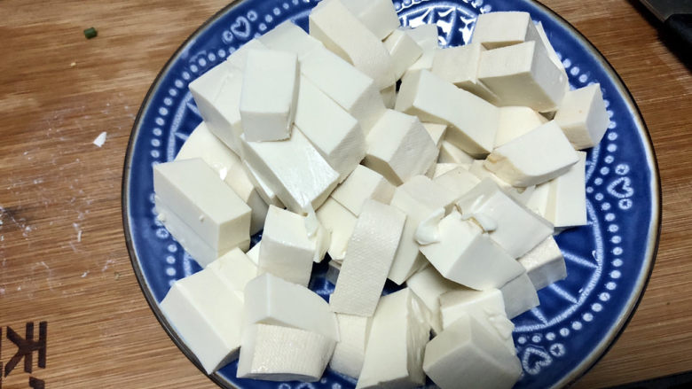 白菜炖豆腐➕香菇肉末白菜炖豆腐,嫩豆腐清洗，切小块