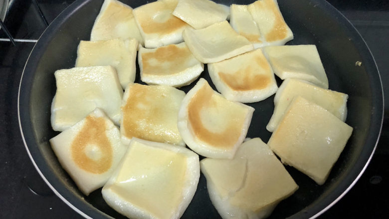 干锅千叶豆腐➕ 黄鸡啄黍秋正肥,煎到两面金黄
