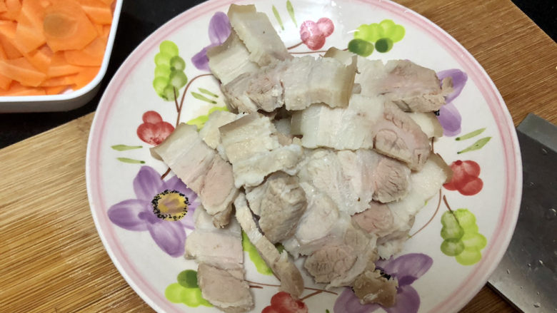 干锅千叶豆腐➕ 黄鸡啄黍秋正肥,切薄片