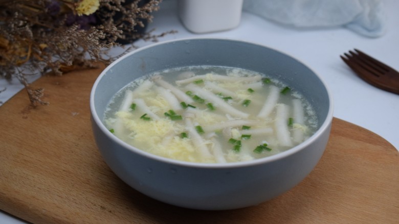 白玉菇鸡蛋汤,每天喝上一碗。轻脂又健康营养满满。