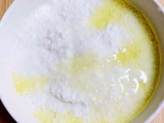 水晶粽子,加入少许橄榄油。