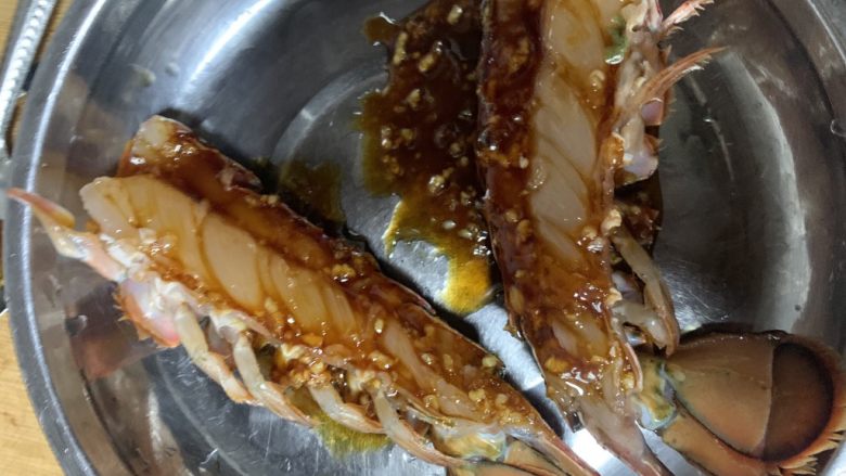 鲜美的蒸龙虾,腌制