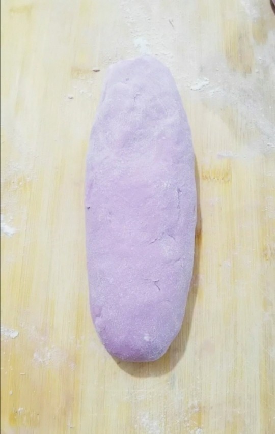 紫薯发面饼,揉成光滑面团，