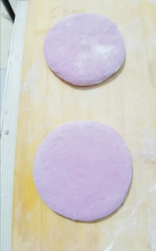 紫薯发面饼,擀成饼