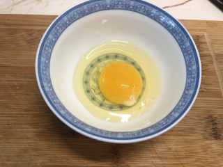 丝瓜蛋汤,这时候打一个鸡蛋