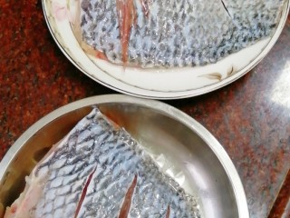 鼓油蒸鱼🐟,两块鱼🐟洗干净