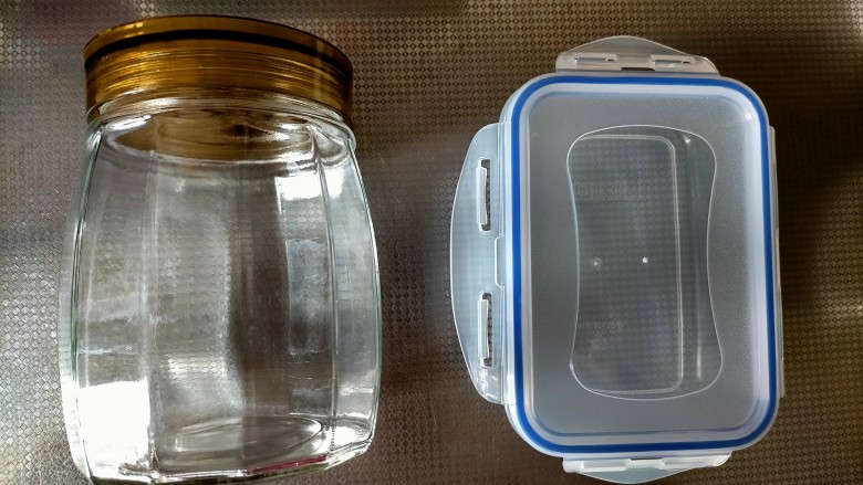 自制辣糊糊酸豆角(3-5天即可食用）,准备密封器皿
平时吃罐头的玻璃瓶，保鲜盒，密封罐都行