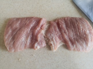 黑椒猪排,猪肉一片，中间分开。我是就地取材，有什么肉用什么肉了。