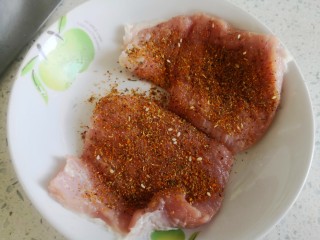 黑椒猪排,根据肉的用量放适当调料