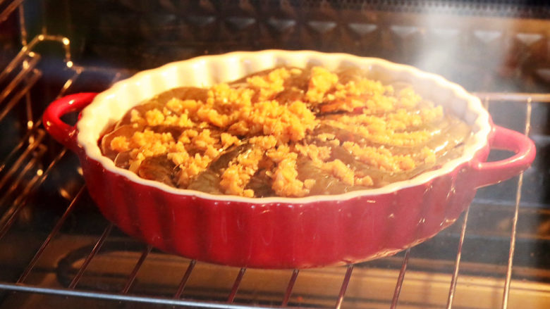 蒜蓉粉丝虾,放入预热好的烤箱，上下火200度中层烘烤15-20分钟