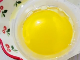 双色蛋卷,鸡蛋黄和鸡蛋清分离