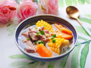 胡萝卜玉米排骨汤,健康又美味