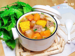 胡萝卜玉米排骨汤,一碗鲜美的靓汤就上桌了！
