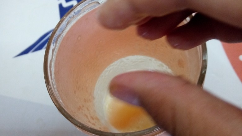 桃子冰棍,第一次榨完汁直接向里边加桃子，以此类推，第三第四第五第六