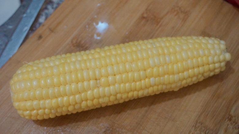 猪蹄黄豆玉米汤,准备1根<a style='color:red;display:inline-block;' href='/shicai/ 500'>玉米</a>🌽